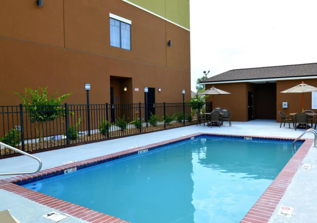 False River Hotel