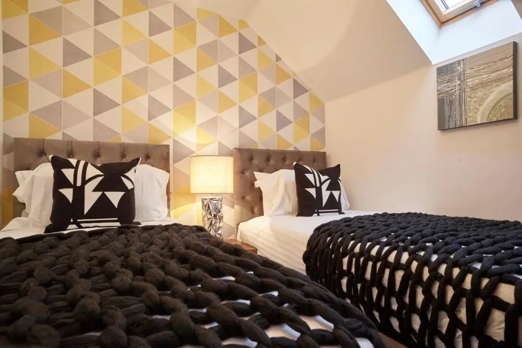 Savoy Court - Your Apartment
