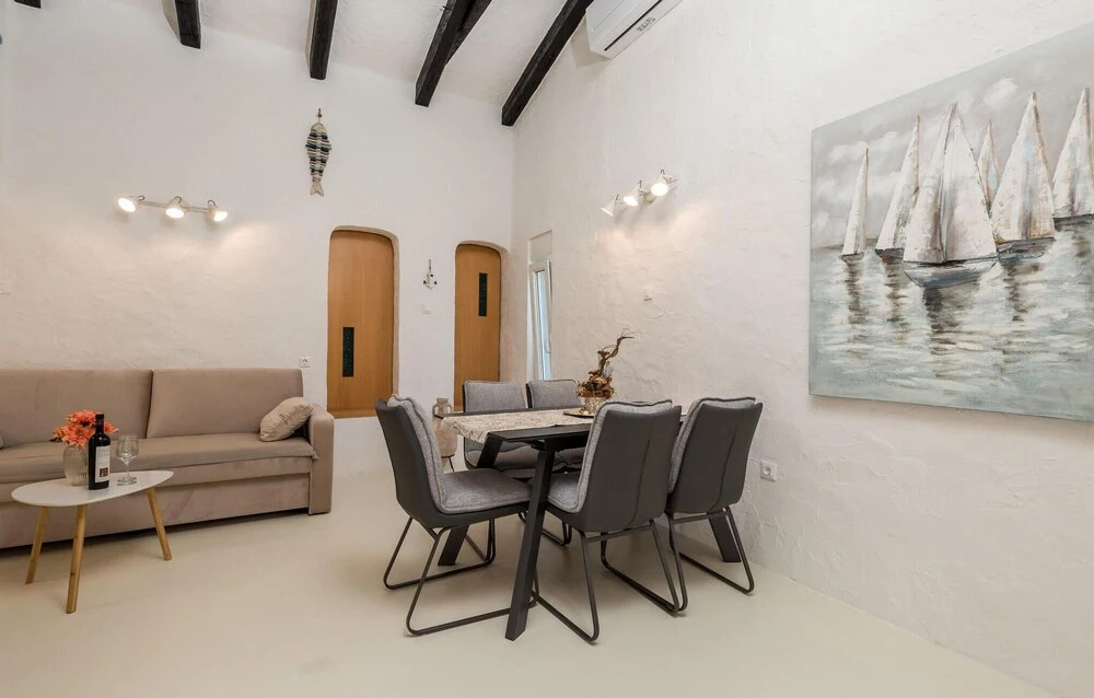 Awesome Home in Lopar with Hot Tub, WiFi & 2 Bedrooms