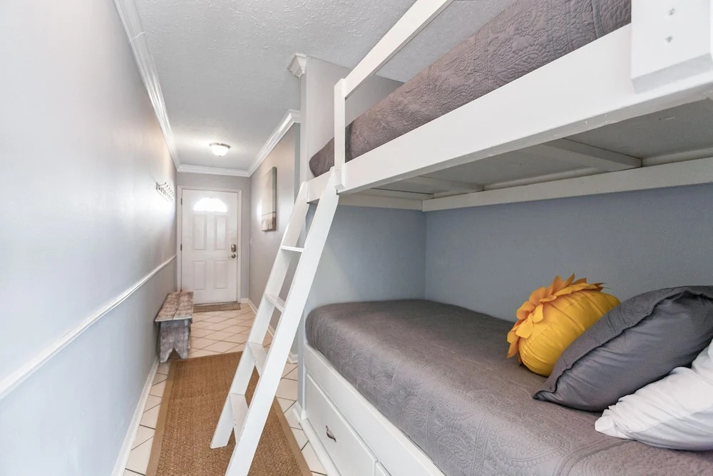Beach Baby Condo Unit #2 1 Bedroom 1 Bathroom Condo
