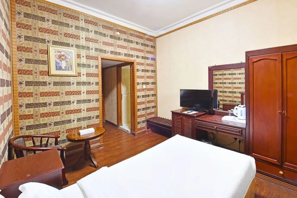 Capital O 125 Moon Plaza Hotel