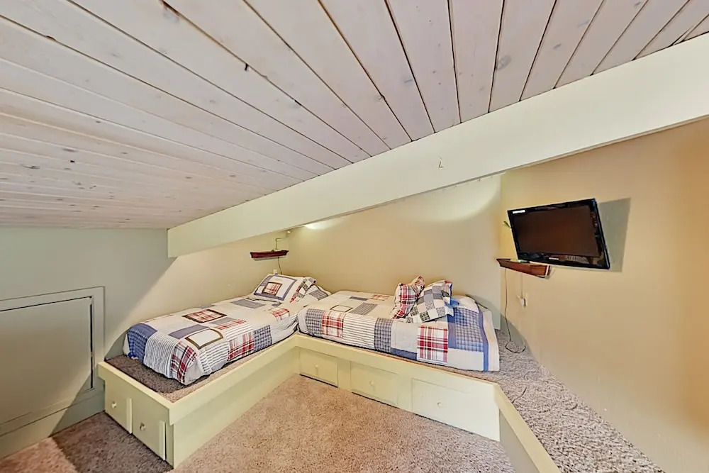 Updated Mountainside With Hot Tub 2 Bedroom Condo