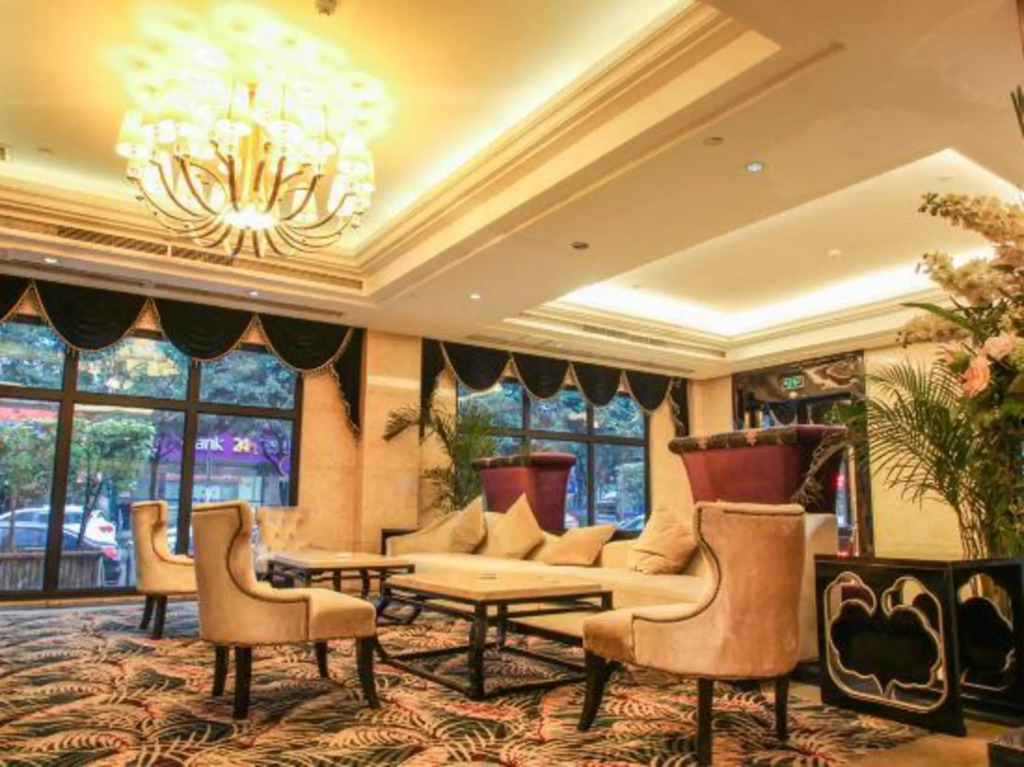 Yinghao Elite Hotel (Chongqing High-tech Development Zone Chenjiaping Subway Station)