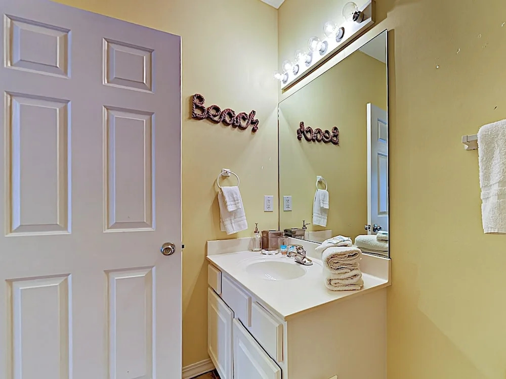 New Listing! Gone Coastal - W/ Pool & Pond 3 Bedroom Condo