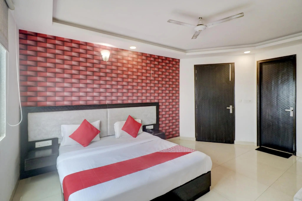 OYO 81110 Olive Airport Suites