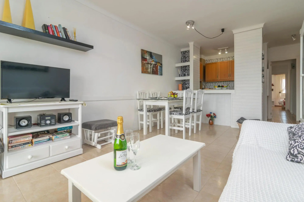 SOL - Nice flat close to the beach and leisure area Free WiFi