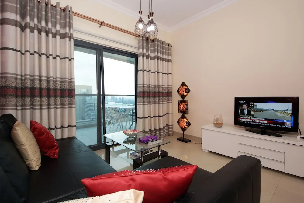 Cozy 1BR in Marina Walk with Balcony