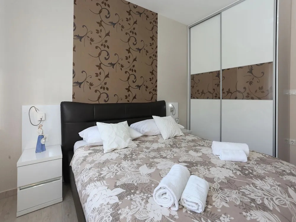 Spacious Villa With 6 Fully Equipped Apartments, Private Heatable Swimming Pool