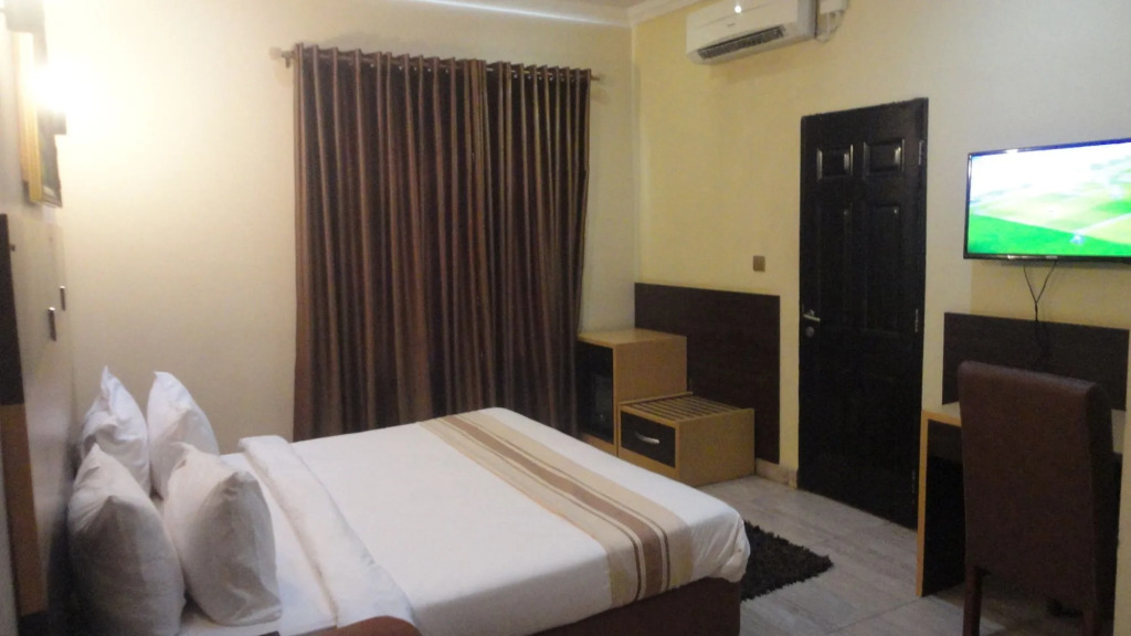 Caesar's Court Hotel and Suites