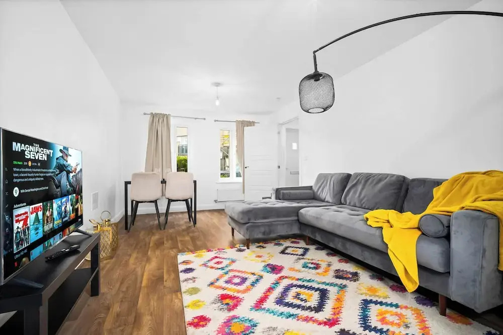 Spacious 4-bed House in Leicester/free Parking