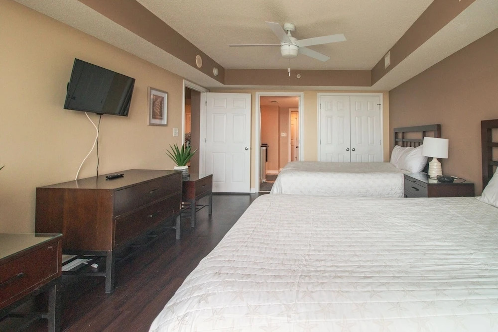Yacht Club Villas #2-204