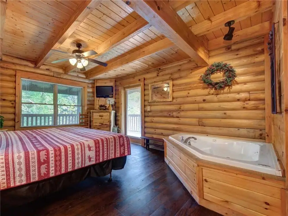 Wilderness Theater and Lodge 3 Bedroom Home with Hot Tub