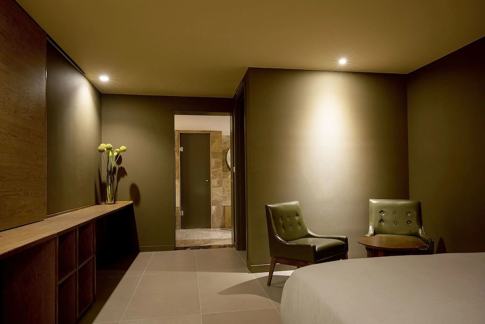 Nineth Hotel