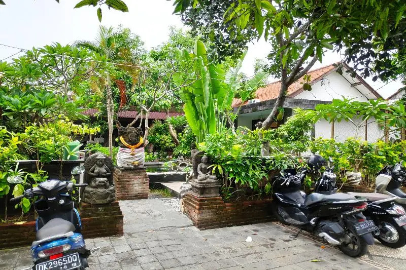 OYO 90167 Kubu Gdk Pertiwi