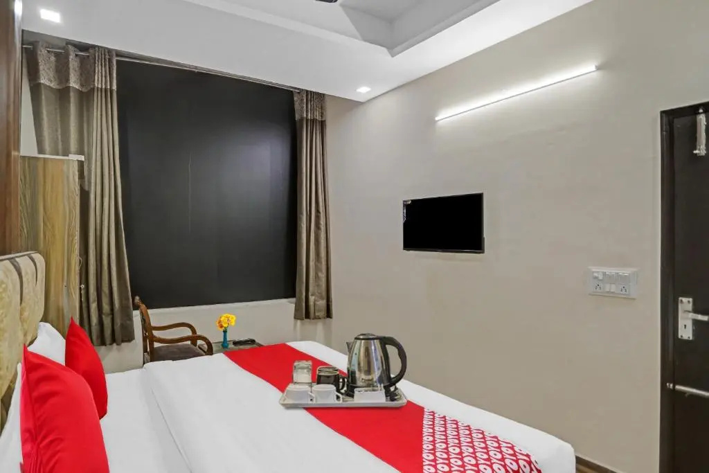 OYO Flagship 70247 Hotel Lavish