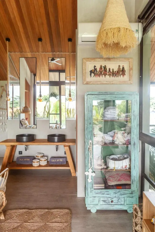 Exceptional Architect's 5BR Villa, an Oasis Gem in Canggu Centre