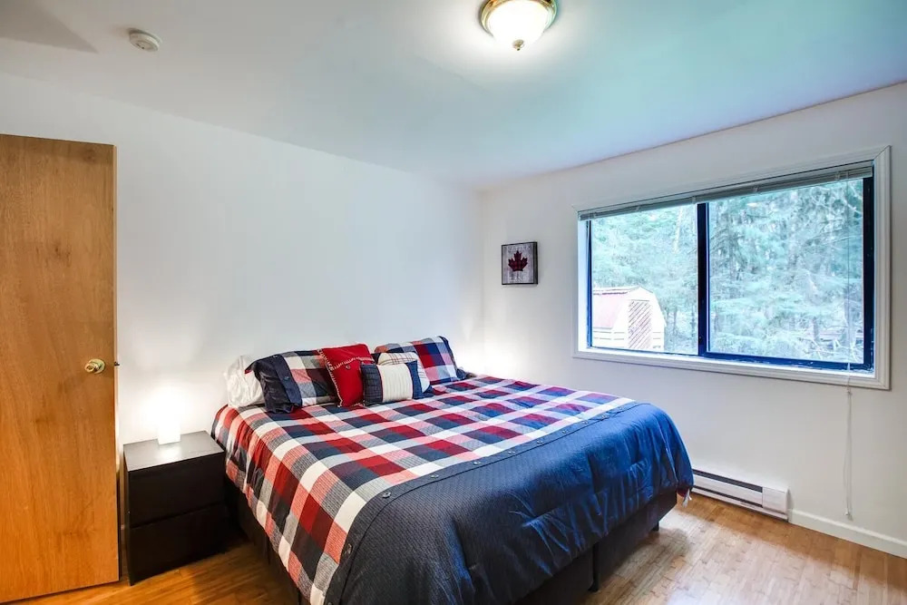 76mbr - Wifi - Pets Ok - Hot Tub - Sleeps 9 4 Bedroom Home
