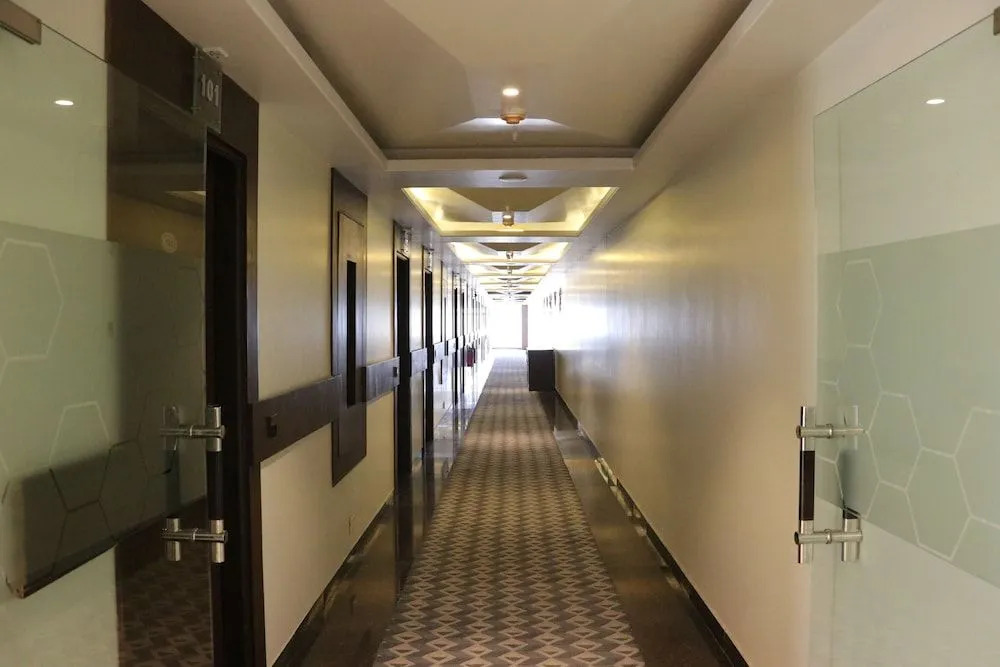 Palmdale Hotel & Resort