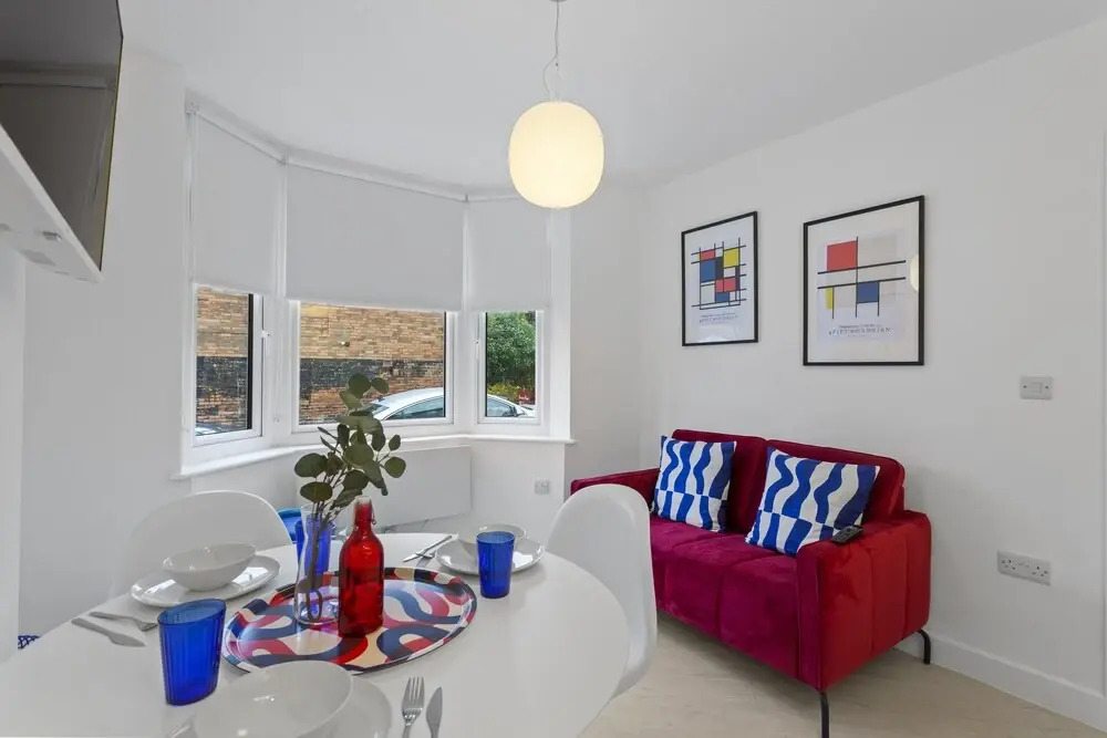 OnPoint -3 Bed House - Parking