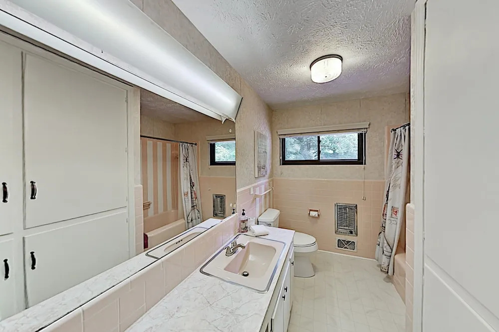239slake 3 Bedroom Home