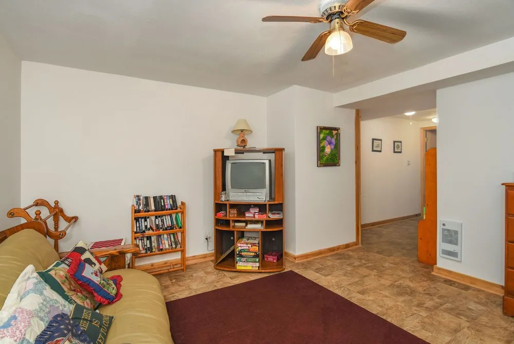 Mountain Hideaway At 4,000 - Hot Tub & Deck! 3 Bedroom Home
