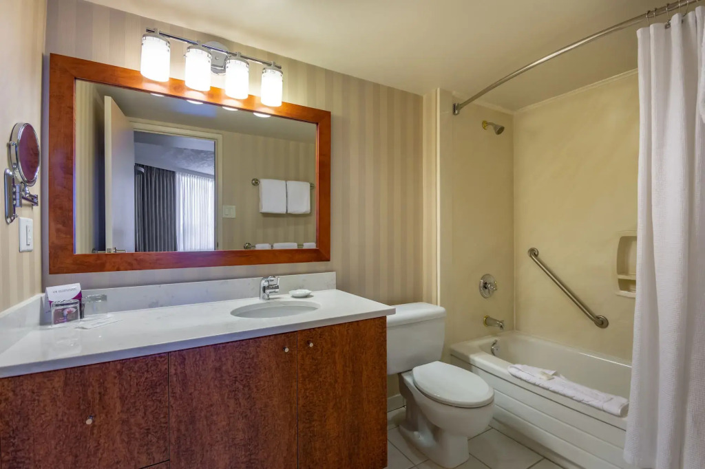 Victoria Regent Waterfront Hotel & Suites