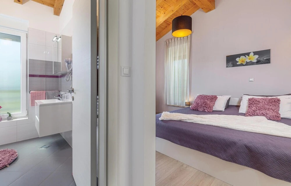 Awesome Home in Stinjan with Hot Tub, WiFi & 4 Bedrooms