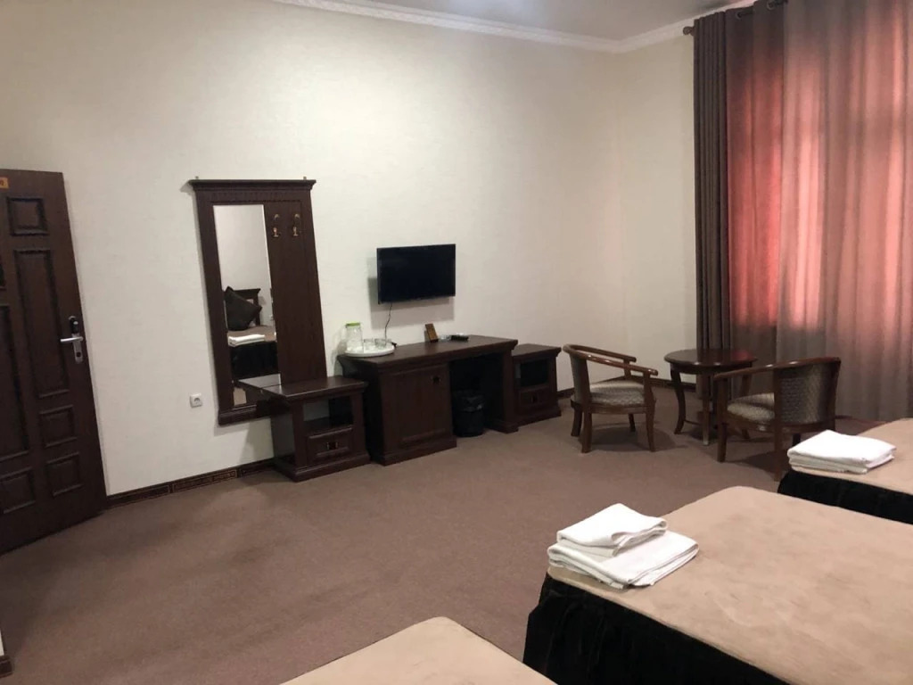 Zirabuloq Hotel