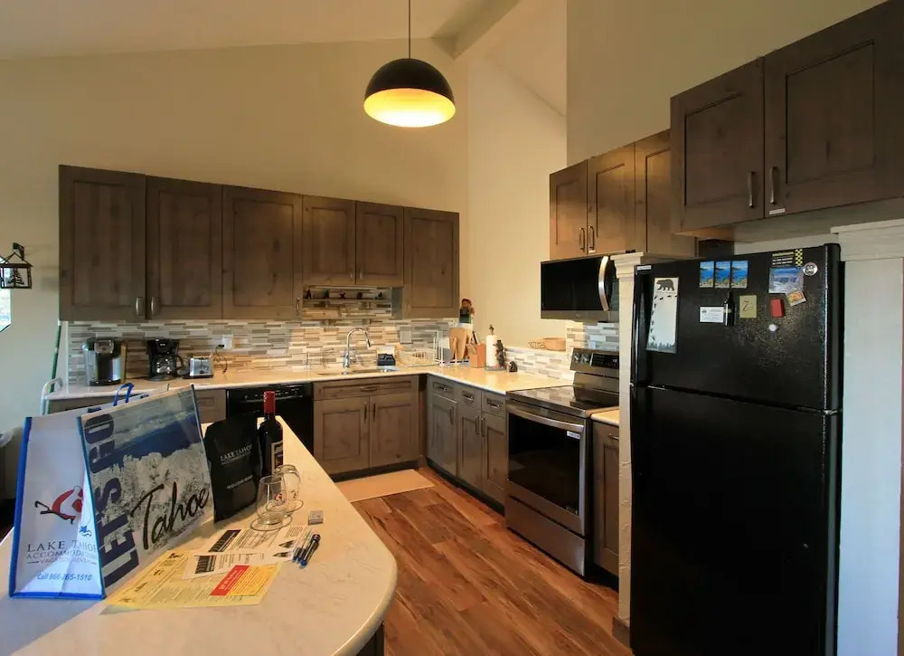Lakescape 3 Bedroom Condo by RedAwning