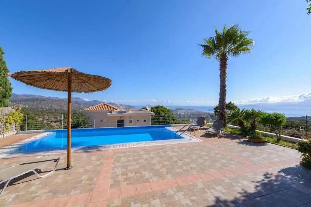 2 Bedroom Villa, Pool, Sea Views, Agios Nikolaos,