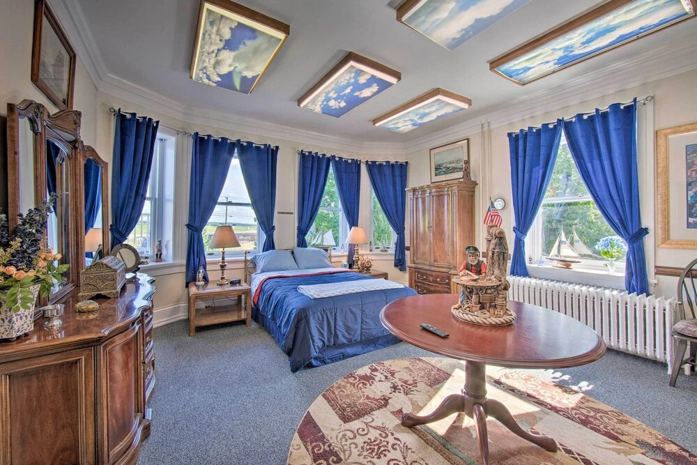 8 Mi to Hersheypark: Luxe Manor in Annville