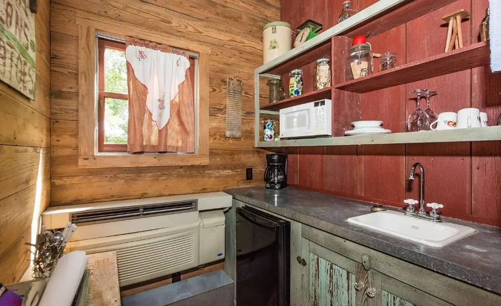 Ada's Peach Street Hideaway - Whole House