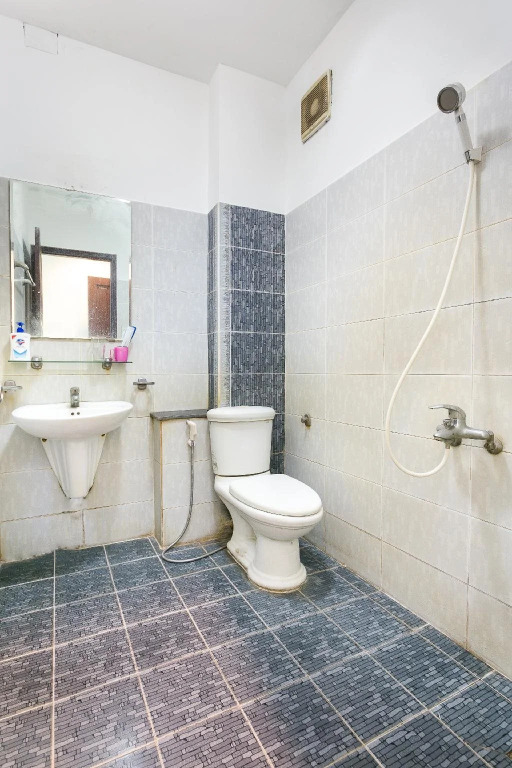 Hoàng Yến Nhi Hotel - 36 Đ. Số 51, Gò Vấp - by Bay Luxury