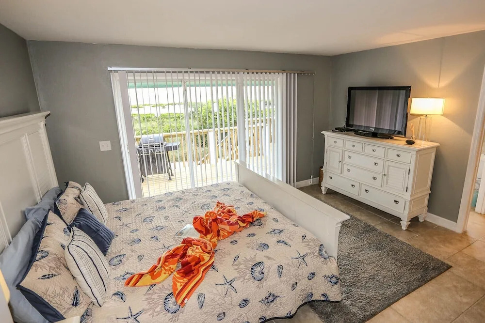 7964 Estero