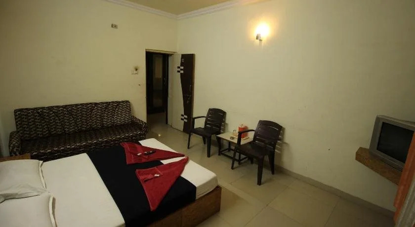Hotel Laxmibai Palace- Only 300 meter from Sai Baba Temple