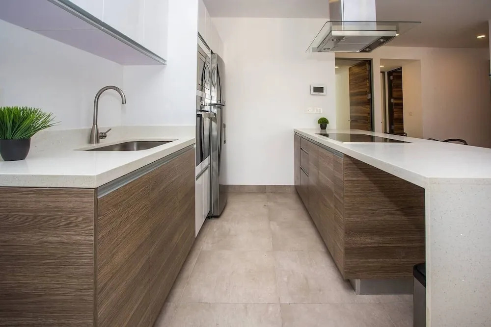 Amazing 2BR Condo w/ Pool+views!! Dream Location!!