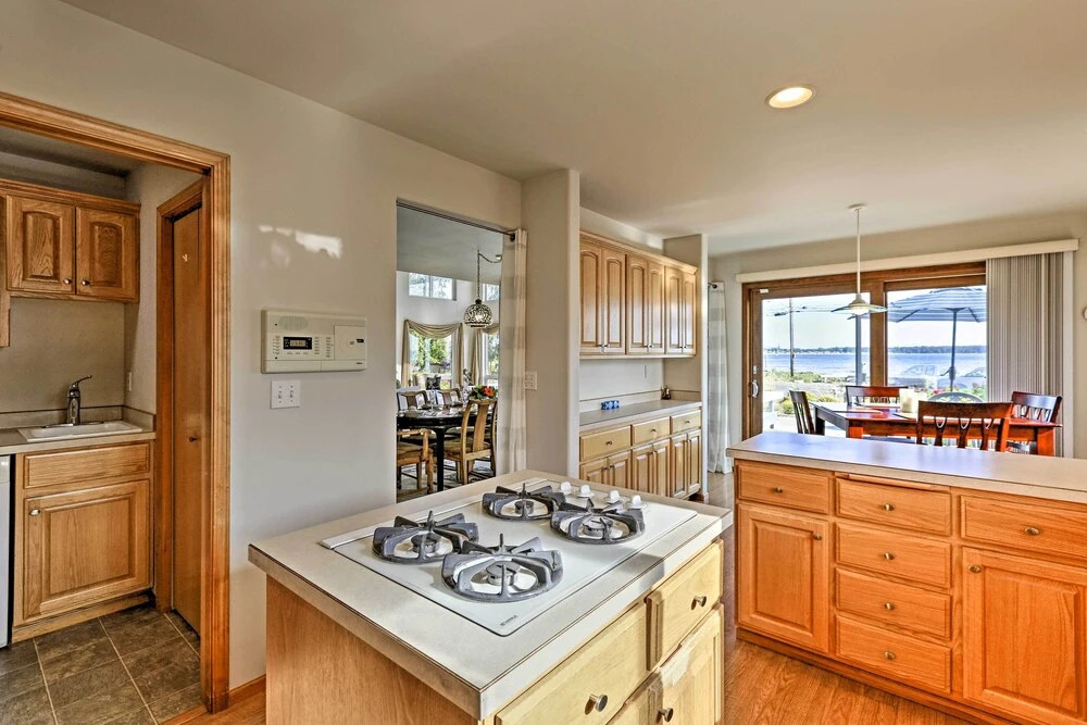 Birch Bay Waterfront Home - Steps to Beach!