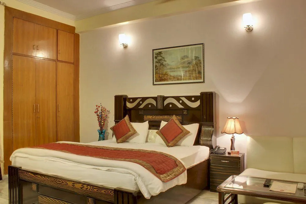 Fabhotel Ivy Inn