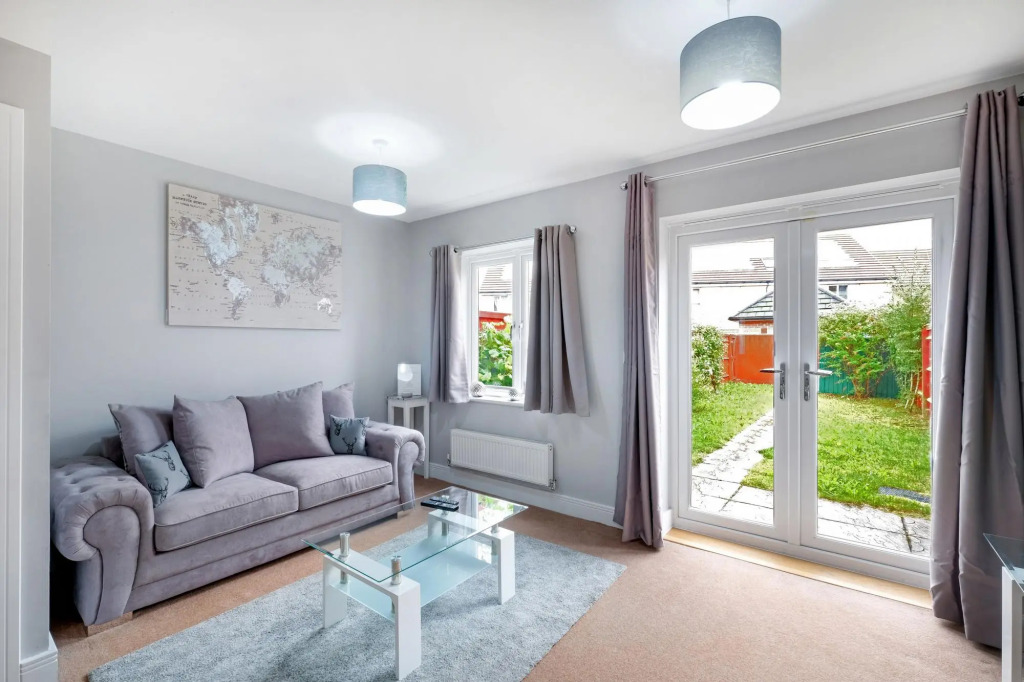 Heathrow Living Holywell Springs Serviced House