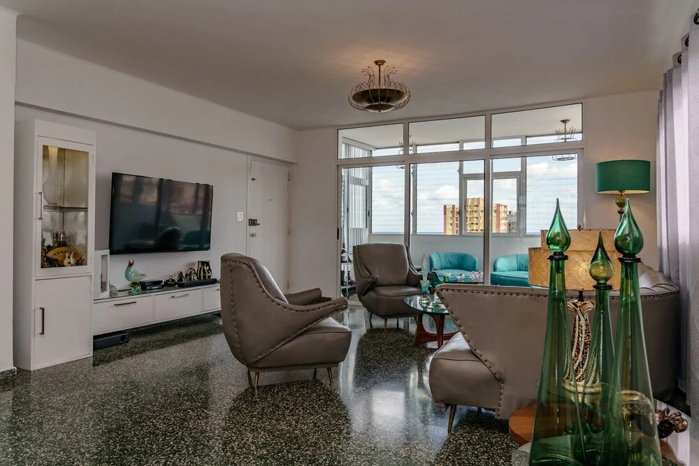 Leonidas Mid-Century Apartment