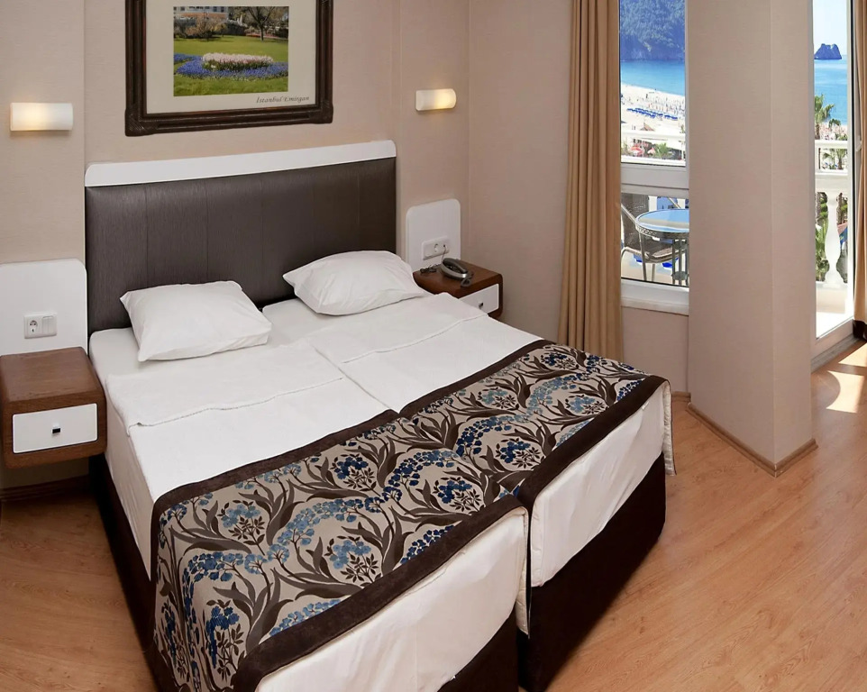 Azak Hotel
