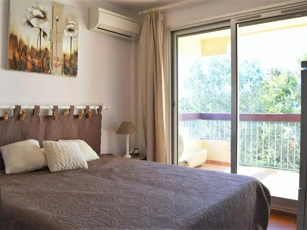 Appartement Le Lavandou, 2 pièces, 4 personnes - FR-1-251-200