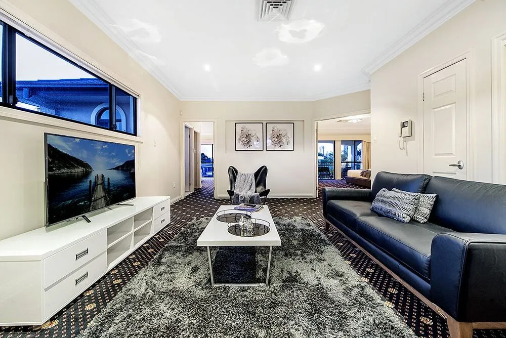 Stunning Lake Front House Amalfi Drive