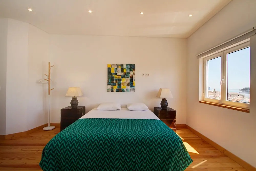 A new Studio Apartment With Amazing Views of the River Tagus