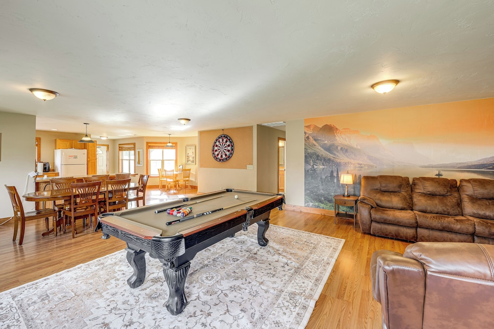 Columbia Falls Private Retreat: Pool Table & Deck!