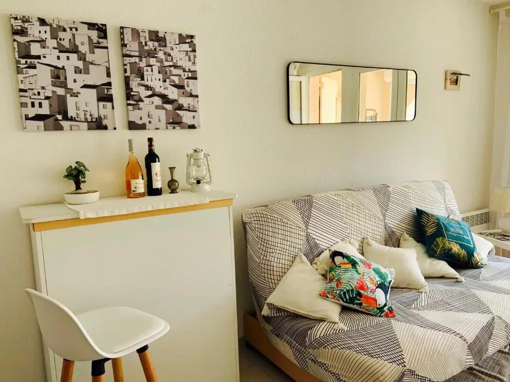 Residence Santa Regina Grand Studio avec salon, zone nuit, loggia, terrasse