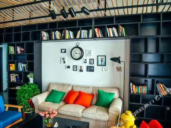 Laodao Library Hostel