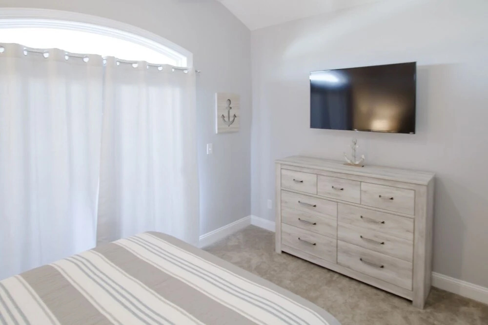 All-new Luxe W/ Pool - Walk To Beach! 5 Bedroom Home