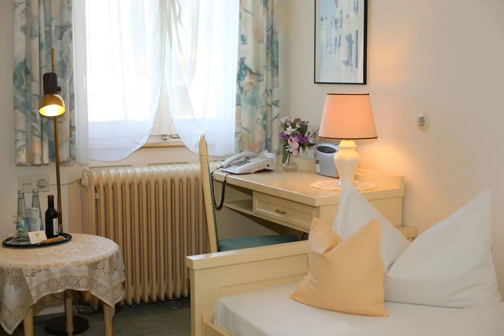 HOTEL YOGA JASMIN ehemals Hotel Eberhardt-Burghardt