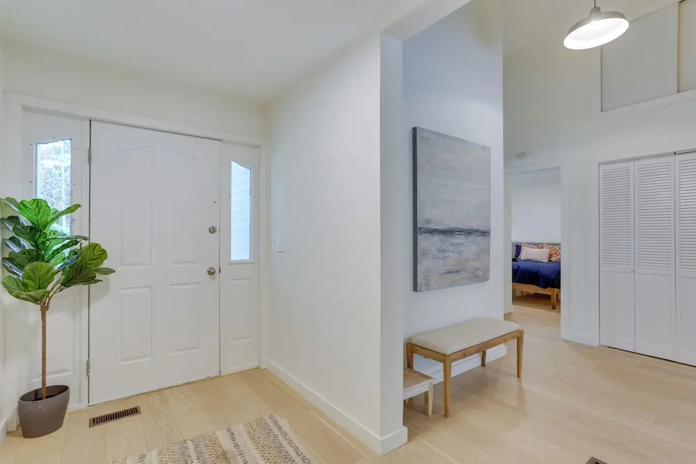 Charming Swan Lake Apartment w/ Deck!